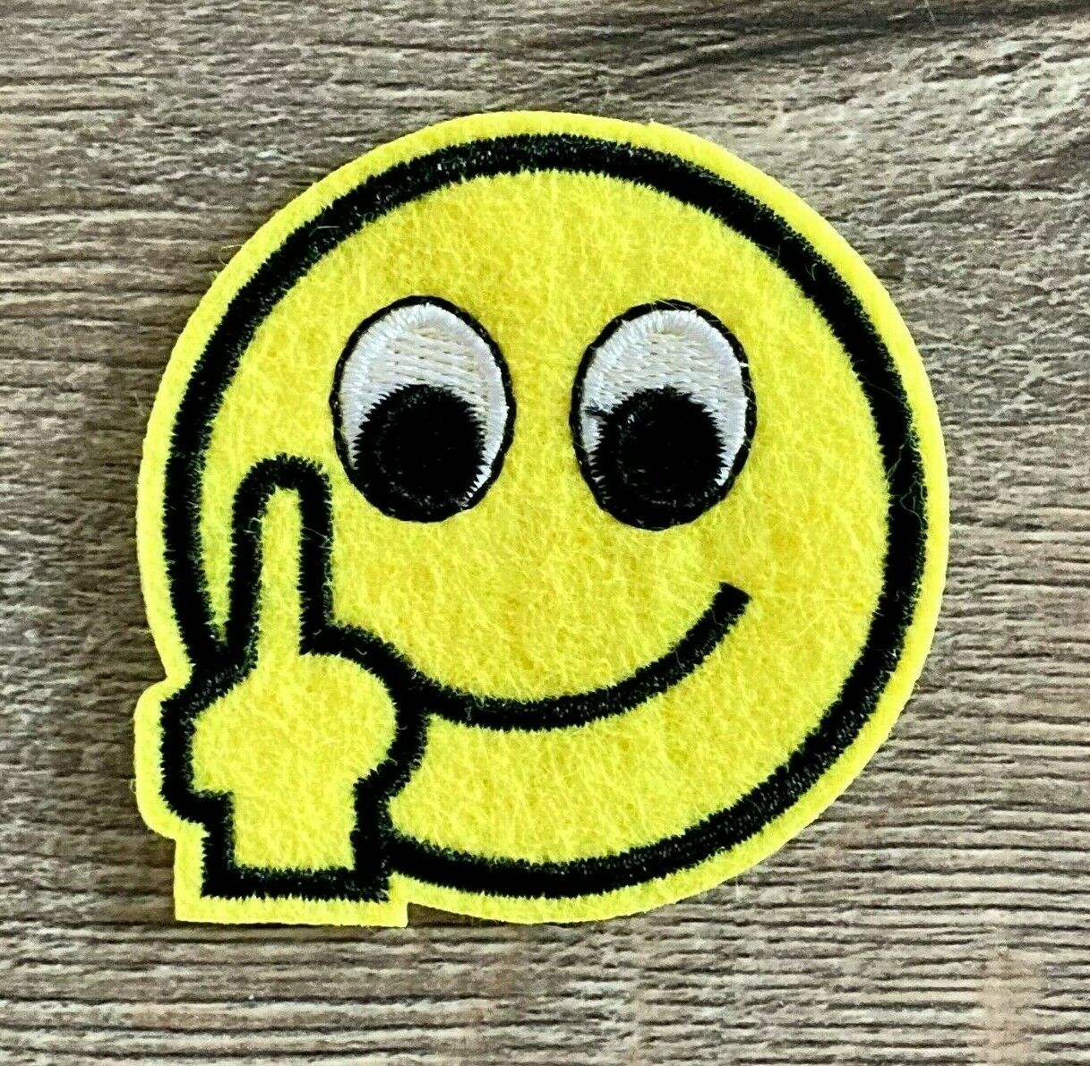 Smile PATCH Aufnäher Bügelbild Stinkefinger Emoji Mittelfinger